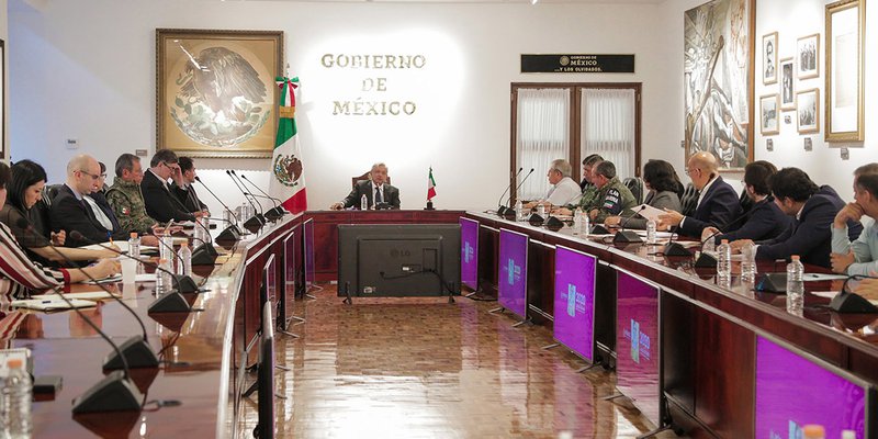 AMLO convocó a Gabinete para revisar infraestructura previo a fase 3