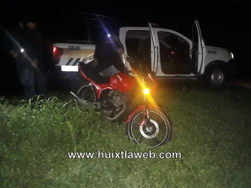 En carretera al ingenio mujer en estado de ebriedad no podía manejar su moto