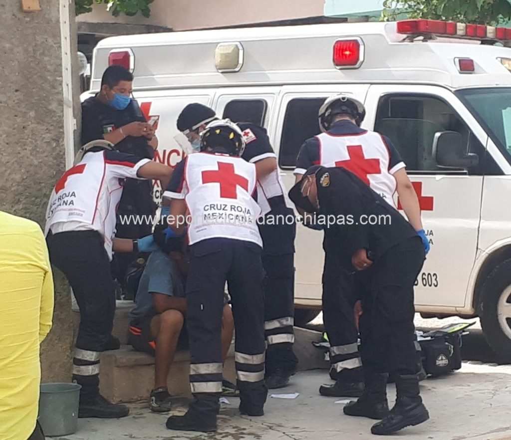 Sujeto es golpeado y herido por sus compañeros de parranda