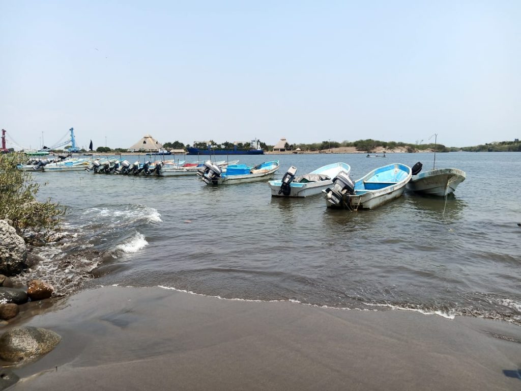 Oleajes altos y tormentas por Nana obligan al cierre de Puerto Chiapas para embarcaciones menores 