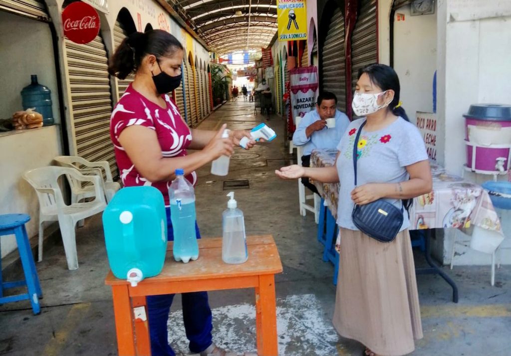 Mercados mantienen filtros sanitarios para prevenir contagios por Covid-19 en Tuxtla