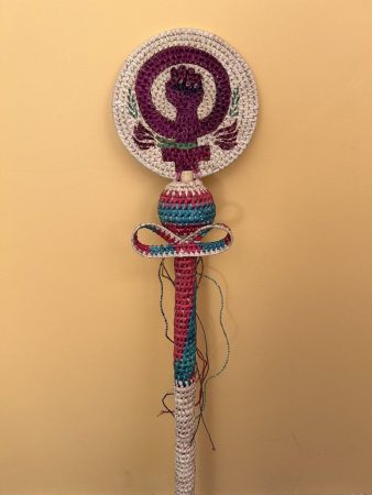 El “Bastón de Mando de Las Mujeres” que recibió la virtual presidenta electa Claudia Sheinbaum Pardo, hecho por artesanas Oaxaqueñas