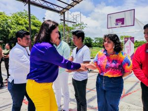 Gladiola Soto Soto refrenda compromiso de mejorar espacios educativos durante supervisión de obra