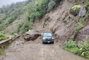 Protección Civil libera caminos de la zona alta de Tapachula