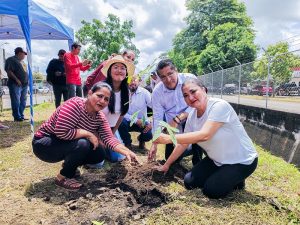Ayuntamiento de Tapachula conmemora Día Mundial del Árbol Reforestando el Par Vial