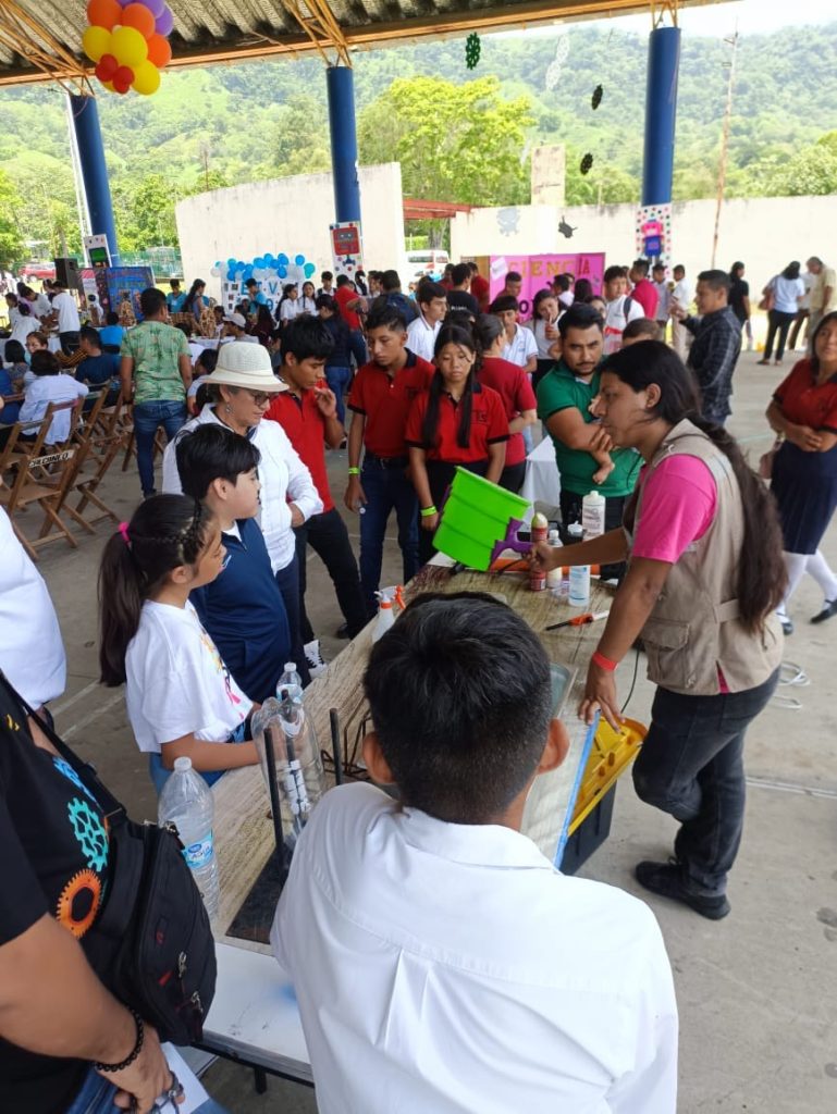 Presentan trabajos del Proyecto “Robótica Educativa”, en Pichucalco