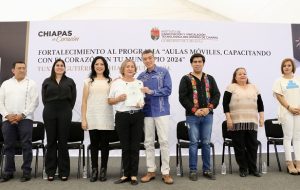Rutilio Escandón entrega tres aulas móviles al Instituto de Capacitación y Vinculación Tecnológica de Chiapas